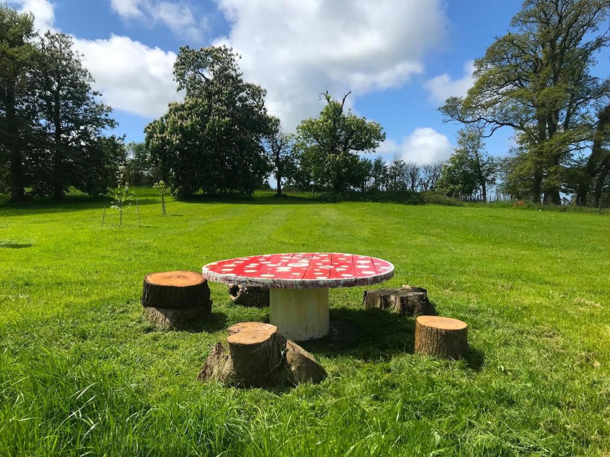 Romantic Rural Break In Countryside Castle Grounds Private Retreat Wizards Rest Bishops Tawton Exterior photo